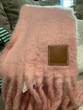 H & M pink scarf NEW gift Christmas